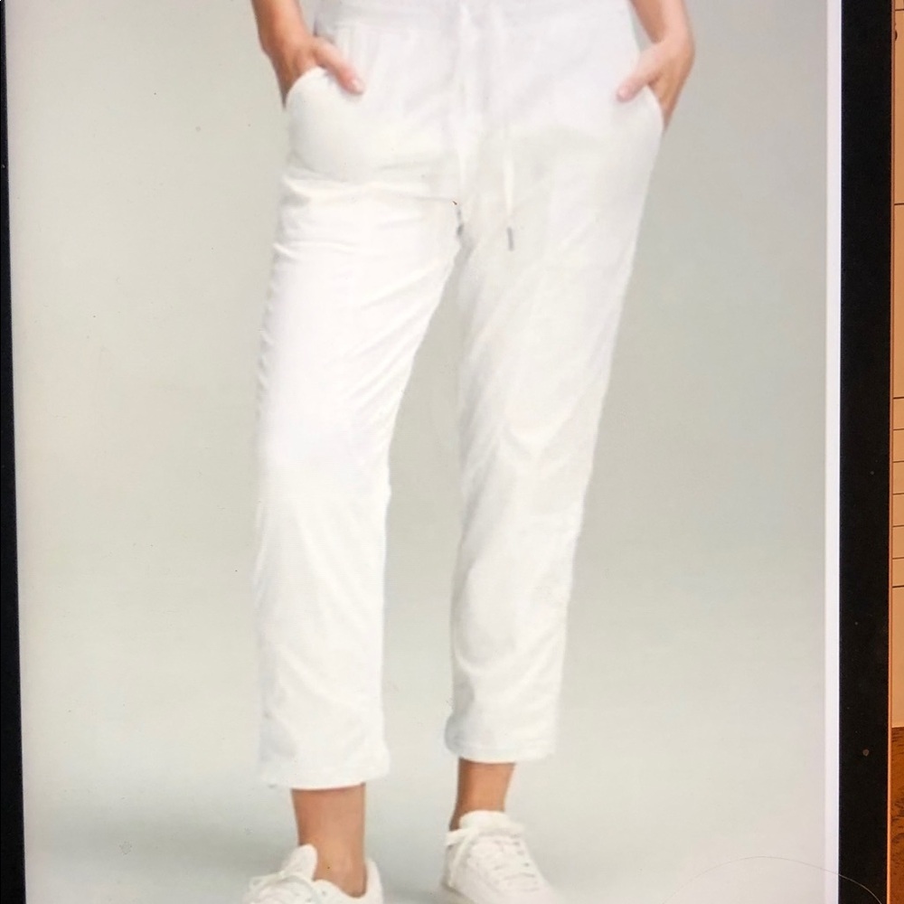 Lululemon Dance Studio White Lined Mid-rise Cropped Pants Size 6, excellent